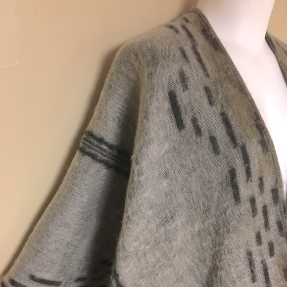 Aritzia / Talula blanket wrap - Picture 2 of 5